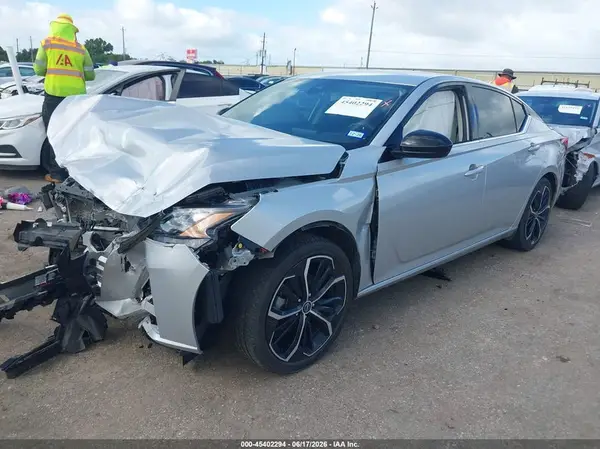 1N4BL4CV4RN370548 2024 NISSAN ALTIMA - Image 2