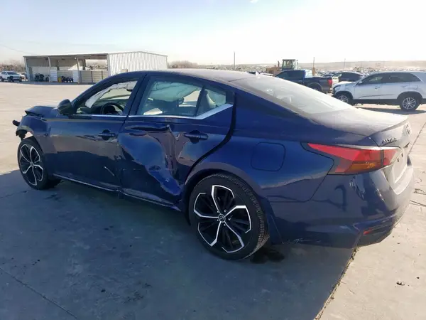 1N4BL4CV4RN380769 2024 NISSAN ALTIMA - Image 2