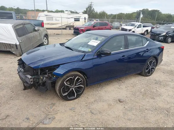 1N4BL4CV4RN384787 2024 NISSAN ALTIMA - Image 2