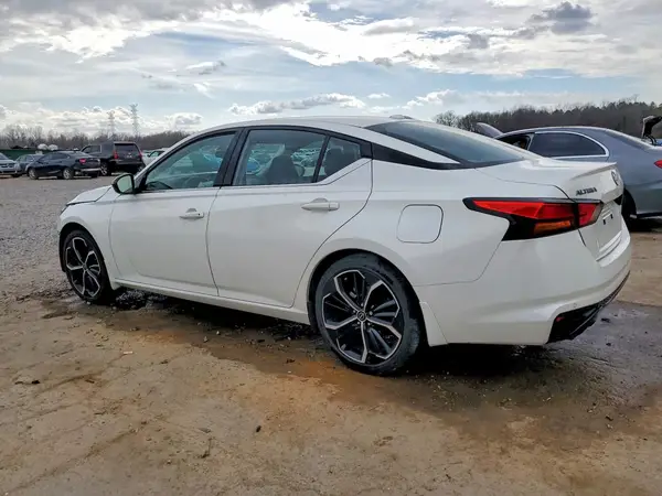 1N4BL4CV4RN424057 2024 NISSAN ALTIMA - Image 2
