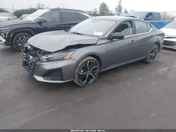 1N4BL4CV4RN430229 2024 NISSAN ALTIMA - Image 2