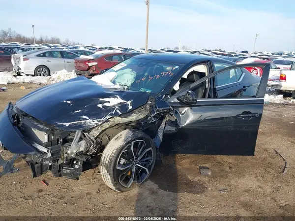 1N4BL4CV4SN330430 2025 NISSAN ALTIMA - Image 2