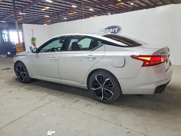 1N4BL4CV4SN360589 2025 NISSAN ALTIMA - Image 2