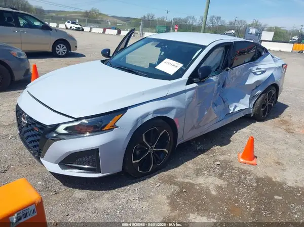 1N4BL4CV5RN322718 2024 NISSAN ALTIMA - Image 2