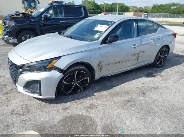 1N4BL4CV5RN370459 2024 NISSAN ALTIMA - Image 2