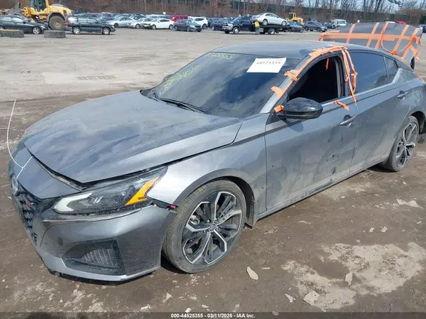 1N4BL4CV5SN304452 2025 NISSAN ALTIMA - Image 2