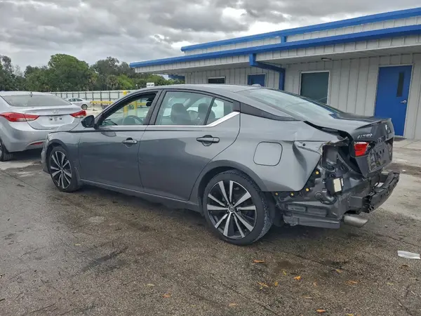 1N4BL4CV6NN343703 2022 NISSAN ALTIMA - Image 2