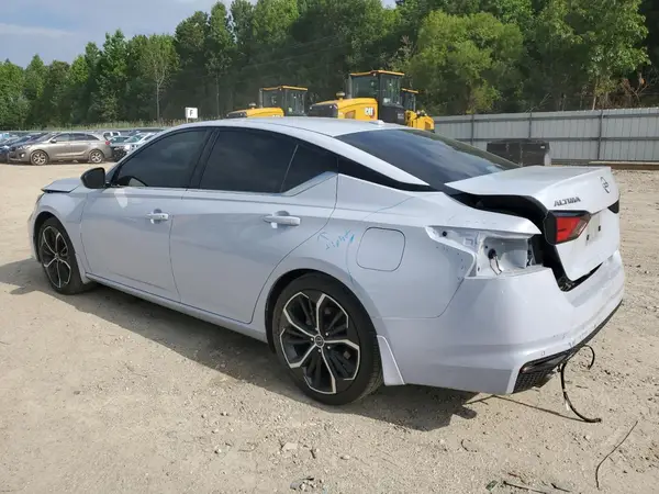 1N4BL4CV6RN325885 2024 NISSAN ALTIMA - Image 2