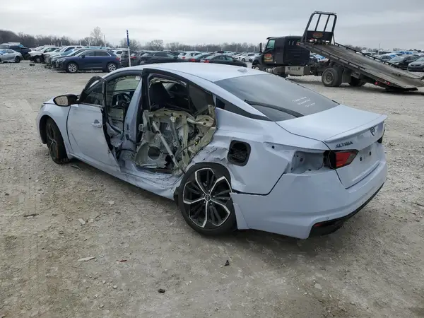 1N4BL4CV6RN329693 2024 NISSAN ALTIMA - Image 2