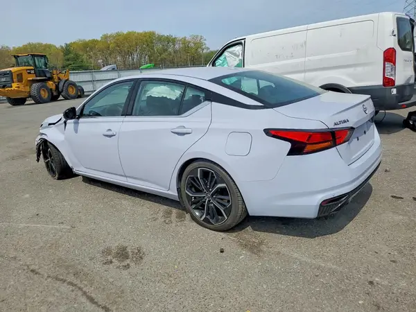 1N4BL4CV6RN357798 2024 NISSAN ALTIMA - Image 2