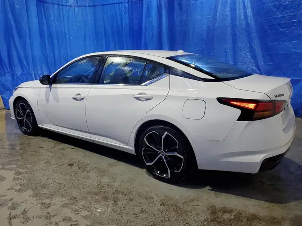1N4BL4CV6RN367389 2024 NISSAN ALTIMA - Image 2