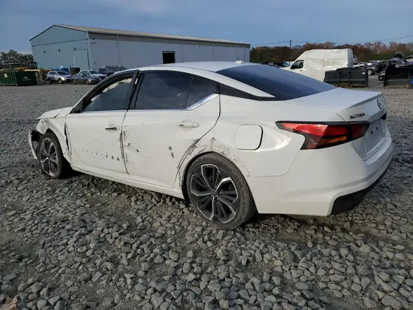 1N4BL4CV6RN369319 2024 NISSAN ALTIMA - Image 2