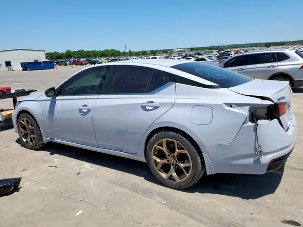 1N4BL4CV6RN400388 2024 NISSAN ALTIMA - Image 2