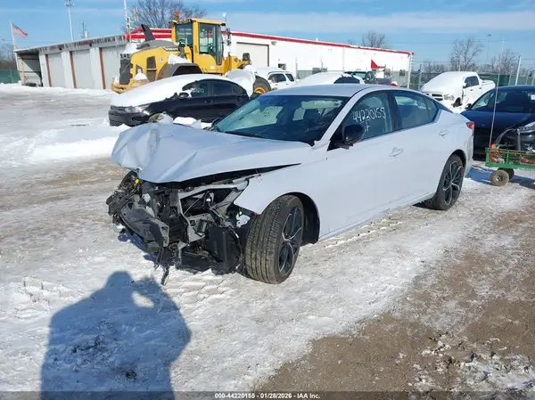 1N4BL4CV6RN403727 2024 NISSAN ALTIMA - Image 2