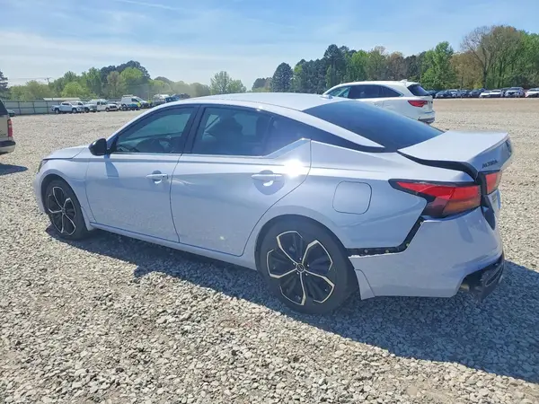 1N4BL4CV6RN409978 2024 NISSAN ALTIMA - Image 2