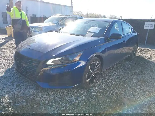 1N4BL4CV6RN411052 2024 NISSAN ALTIMA - Image 2