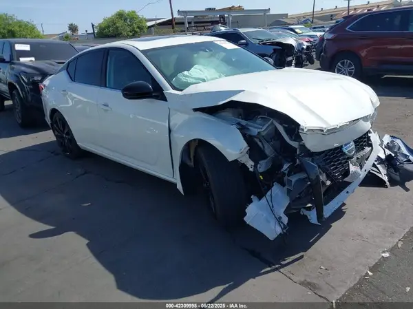 1N4BL4CV7NN323976 2022 NISSAN ALTIMA - Image 1