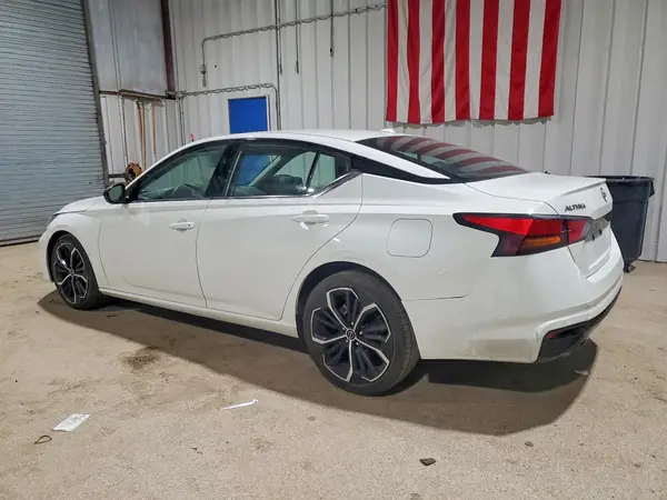 1N4BL4CV7PN393027 2023 NISSAN ALTIMA - Image 2