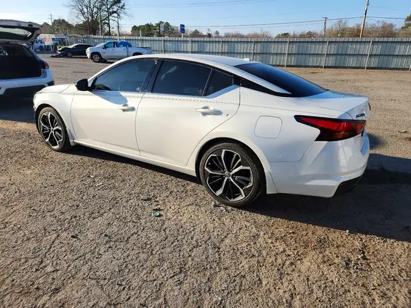 1N4BL4CV7RN306326 2024 NISSAN ALTIMA - Image 2
