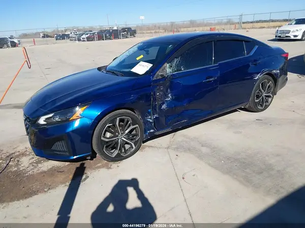 1N4BL4CV7RN318038 2024 NISSAN ALTIMA - Image 2
