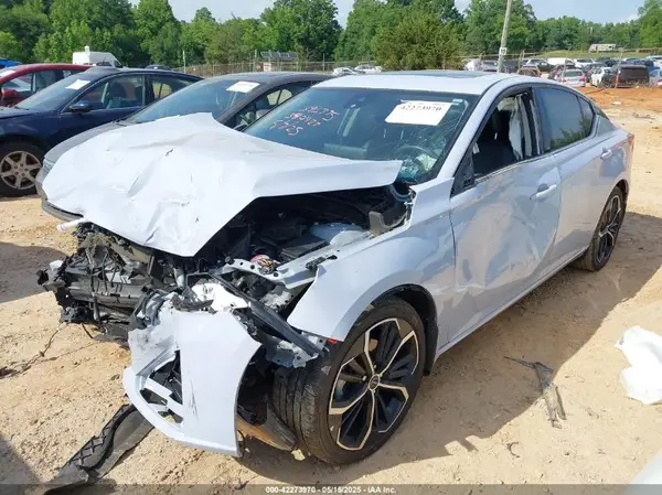1N4BL4CV7RN340427 2024 NISSAN ALTIMA - Image 2