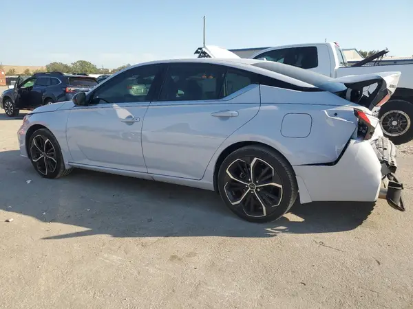 1N4BL4CV7RN349516 2024 NISSAN ALTIMA - Image 2