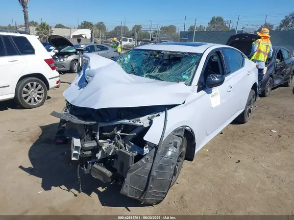 1N4BL4CV7RN359124 2024 NISSAN ALTIMA - Image 2