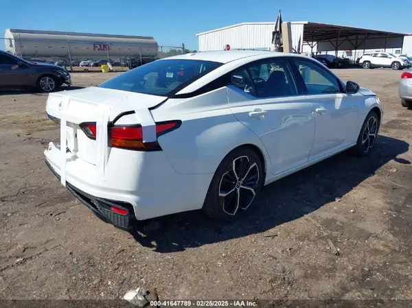 1N4BL4CV7RN363142 2024 NISSAN ALTIMA - Image 2