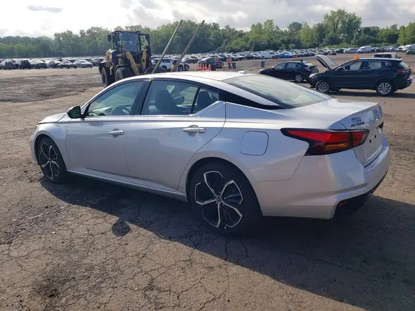 1N4BL4CV7RN369832 2024 NISSAN ALTIMA - Image 2