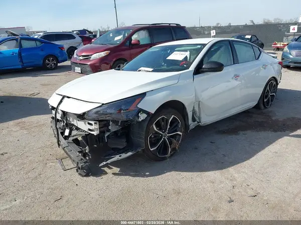 1N4BL4CV7RN370267 2024 NISSAN ALTIMA - Image 2