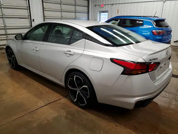 1N4BL4CV7RN389398 2024 NISSAN ALTIMA - Image 2