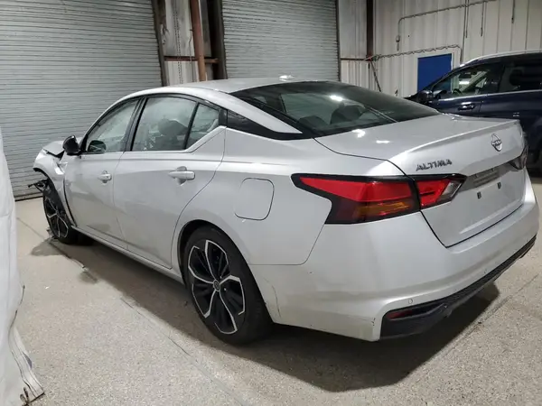 1N4BL4CV7RN390969 2024 NISSAN ALTIMA - Image 2