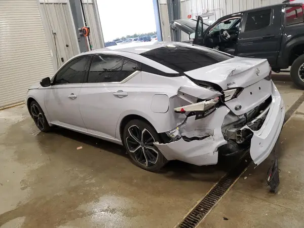 1N4BL4CV7RN392088 2024 NISSAN ALTIMA - Image 2