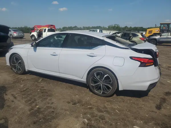 1N4BL4CV7RN398845 2024 NISSAN ALTIMA - Image 2