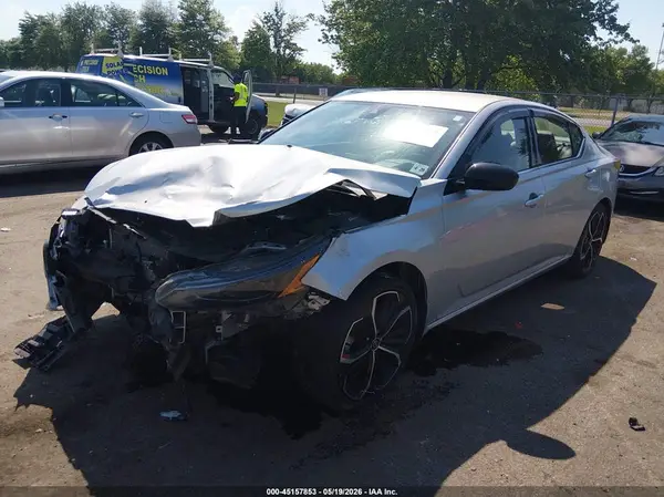 1N4BL4CV7RN400528 2024 NISSAN ALTIMA - Image 2