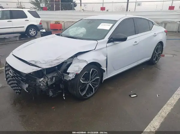 1N4BL4CV7RN402053 2024 NISSAN ALTIMA - Image 2