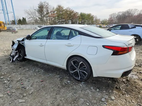 1N4BL4CV7RN415594 2024 NISSAN ALTIMA - Image 2