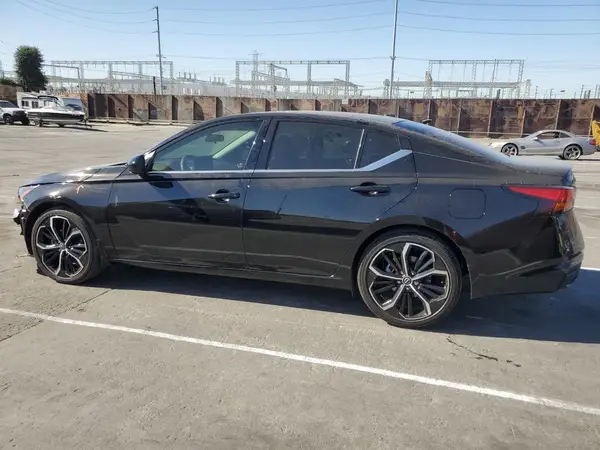 1N4BL4CV7RN417054 2024 NISSAN ALTIMA - Image 2
