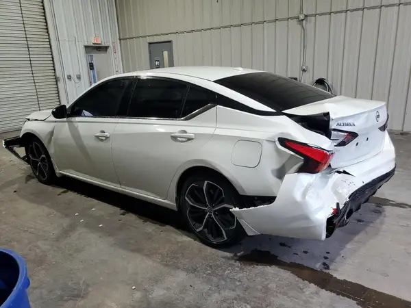 1N4BL4CV7RN424599 2024 NISSAN ALTIMA - Image 2