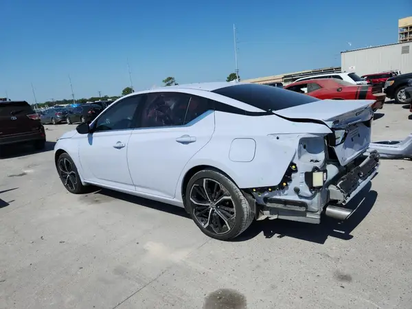 1N4BL4CV7RN424618 2024 NISSAN ALTIMA - Image 2