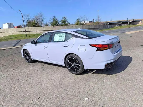 1N4BL4CV7SN414449 2025 NISSAN ALTIMA - Image 2