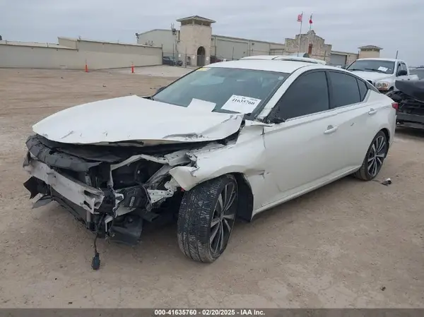 1N4BL4CV8KC135636 2019 NISSAN ALTIMA - Image 2