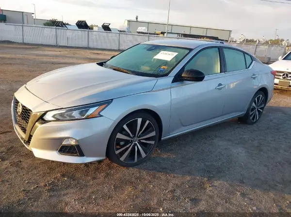 1N4BL4CV8MN420344 2021 NISSAN ALTIMA - Image 2