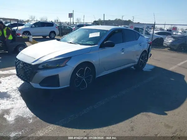 1N4BL4CV8PN369917 2023 NISSAN ALTIMA - Image 2