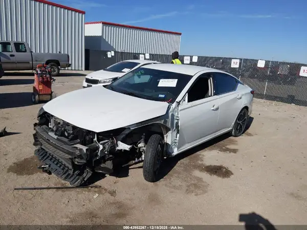 1N4BL4CV8RN403227 2024 NISSAN ALTIMA - Image 2