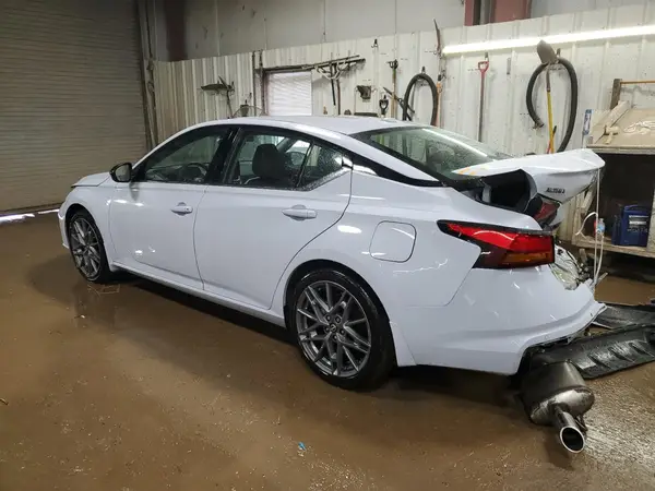 1N4BL4CV8RN411702 2024 NISSAN ALTIMA - Image 2