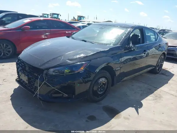 1N4BL4CV8SN311587 2025 NISSAN ALTIMA - Image 2