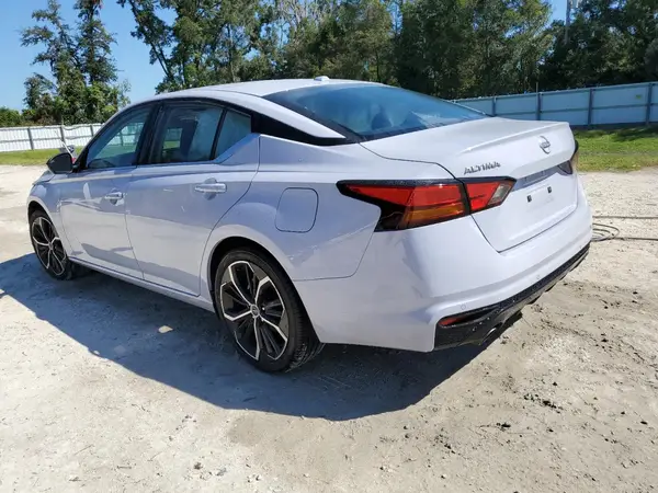 1N4BL4CV8SN359977 2025 NISSAN ALTIMA - Image 2