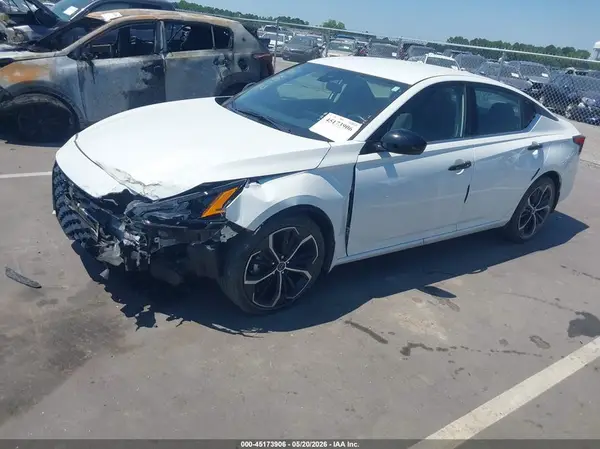 1N4BL4CV9PN398763 2023 NISSAN ALTIMA - Image 2