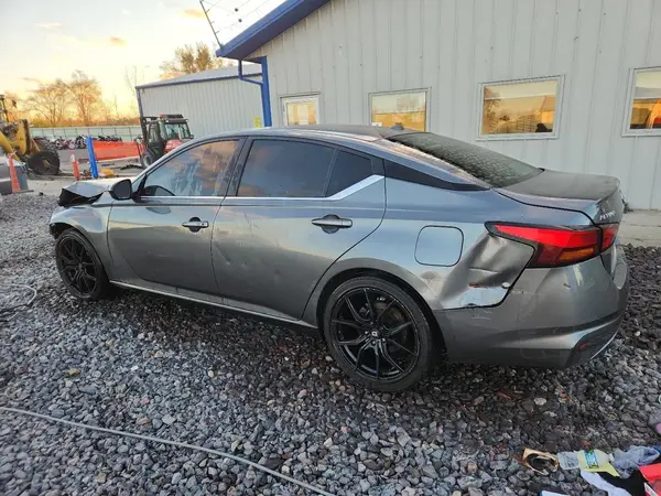 1N4BL4CVXKC179945 2019 NISSAN ALTIMA - Image 2